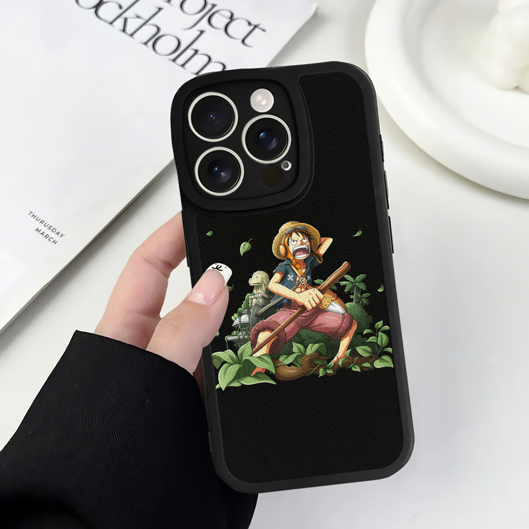 （画像用） ワンピース モンキー・D・ルフィ ONE PIECE Monkey D. Luffy 【iPhone 16シリーズ対応】シリコンスマホケース（レザー調） 材質：シリコン